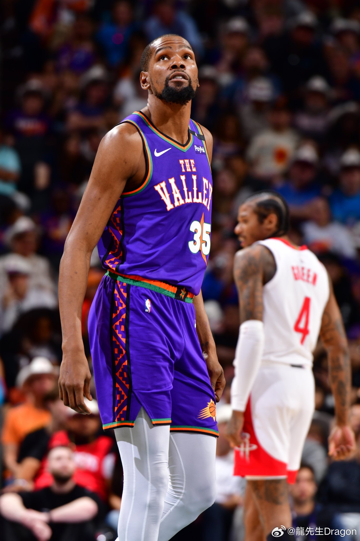 样轻松的氛 样轻松的氛