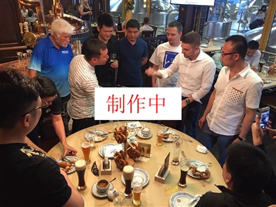在碾压场更